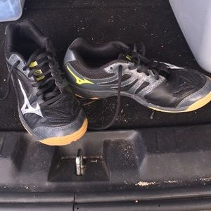 Mizuno girls volleyball shoes